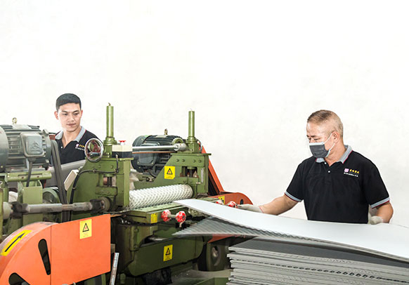 Shatian factory embossing workshop