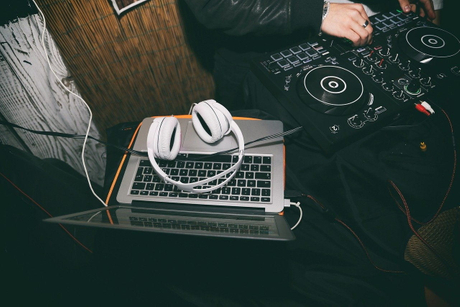 dj-4595492_1280_看图王.jpg